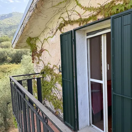 Hébergement de vacances Host4u - Retreat Zerbo Viesci, 15 Minutes From Sea Chiusavecchia